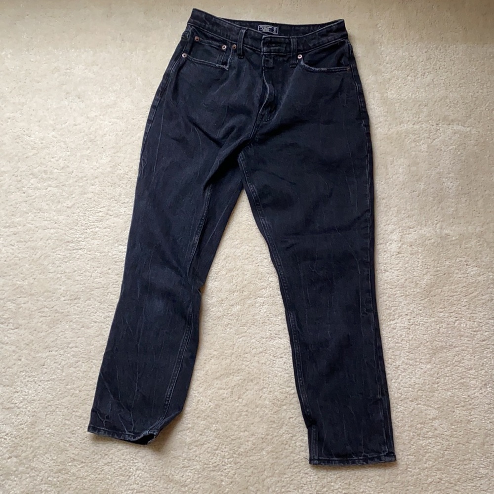 Abercombie & Fitch: High Rise Mom jeans